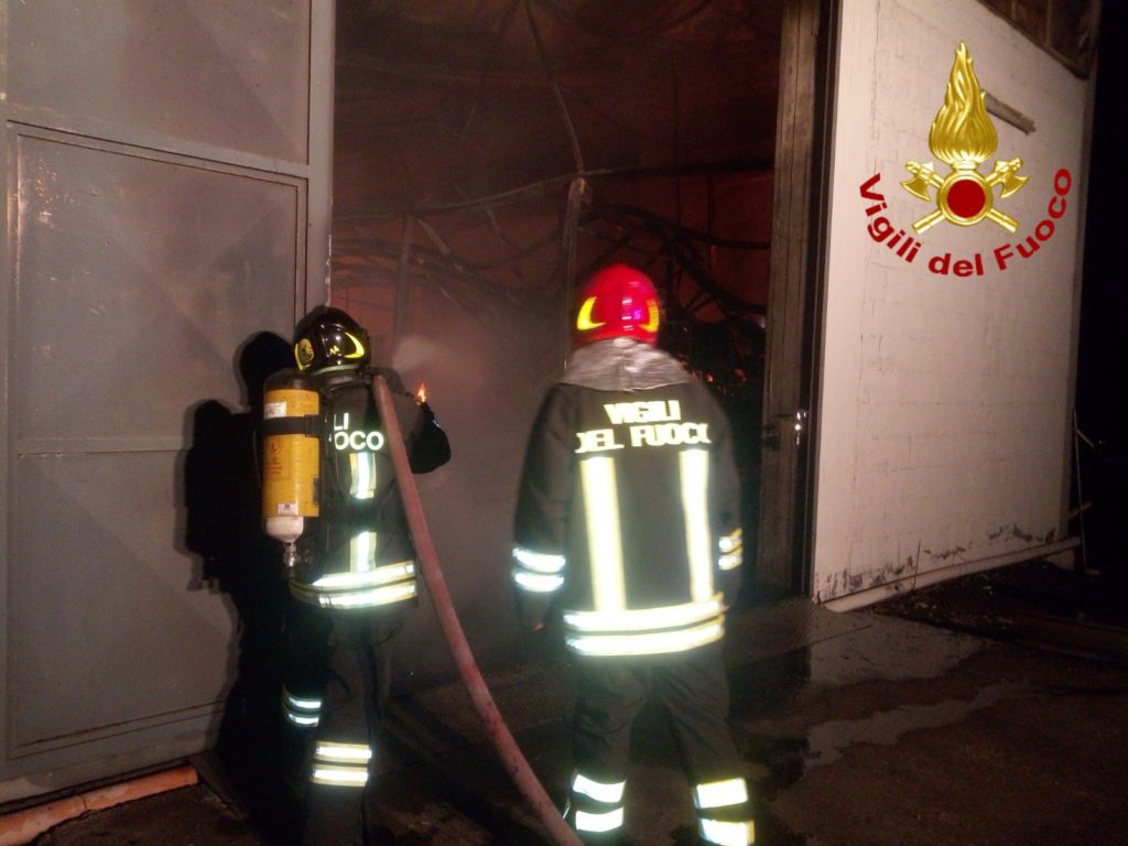 BIANCAVILLA: A FUOCO DIECI CAMION DELLA NETTEZZA URBANA