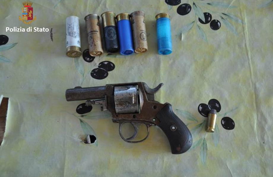 CENTURIPE: ARRESTATO PER COLTIVAZIONE, PRODUZIONE DI SOSTANZA STUPEFACENTE DEL TIPO MARIJUANA NONCHÉ DETENZIONE ILLEGALE DI ARMA DA FUOCO