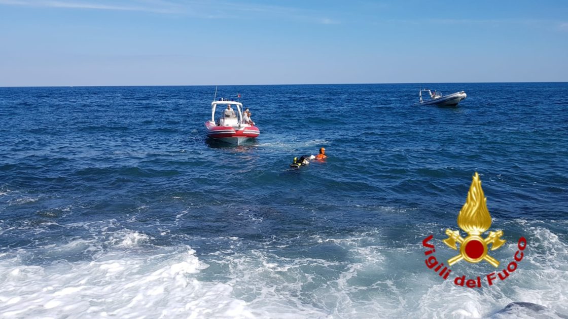 CATANIA: RECUPERATO DAI SOMMOZZATORI DEI VIGILI DEL FUOCO UN CADAVERE IN MARE