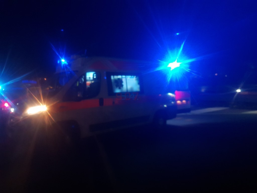 PATERNO'- AUTO SI RIBALTA VICINO LO SVINCOLO DI PALAZZOLO