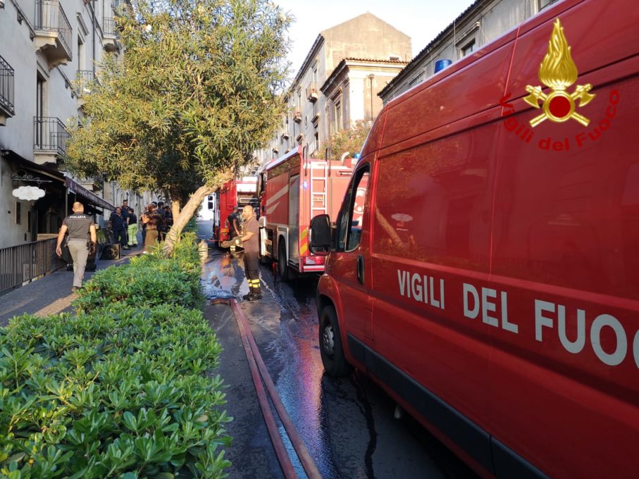 CATANIA: INCENDIO QUESTA MATTINA, IN UN RISTORANTE DI VIA SAN GIULIANO