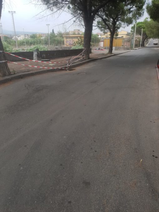 PATERNO': SCOMPARSE GRATE IN VIA ACQUE GRASSE