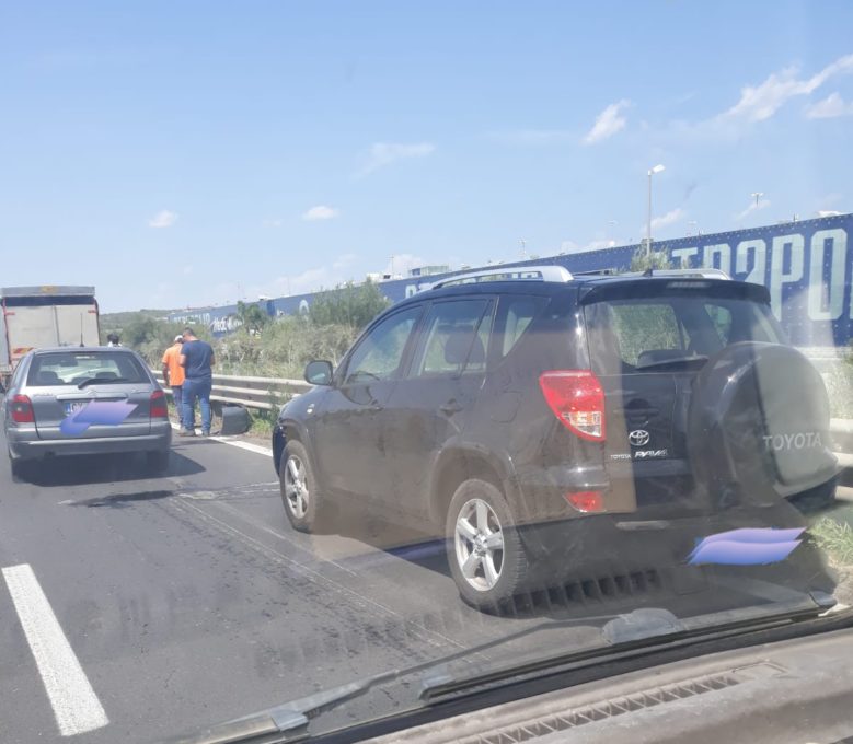 TAMPONAMENTO SULLA SS 121 NEI PRESSI DEL CENTRO COMMERCIALE