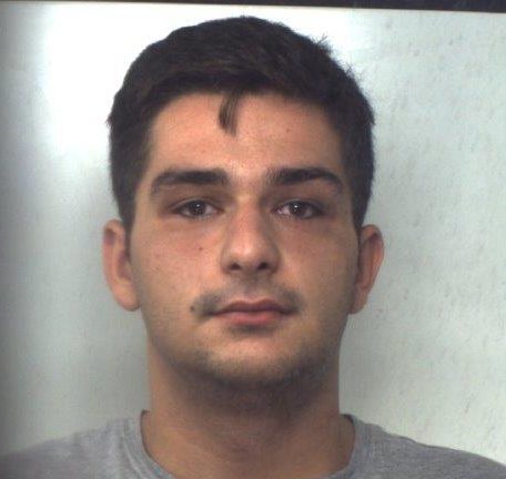 TRECASTAGNI: RAPINARONO UN BAR, MESSI IN FUGA DAL TITOLARE SONO STATI ARRESTATI