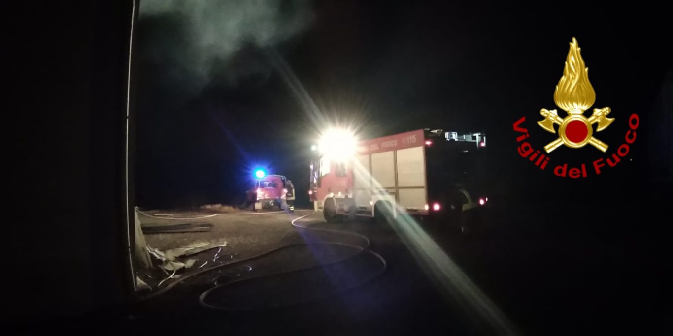 BIANCAVILLA: A FUOCO DIECI CAMION DELLA NETTEZZA URBANA