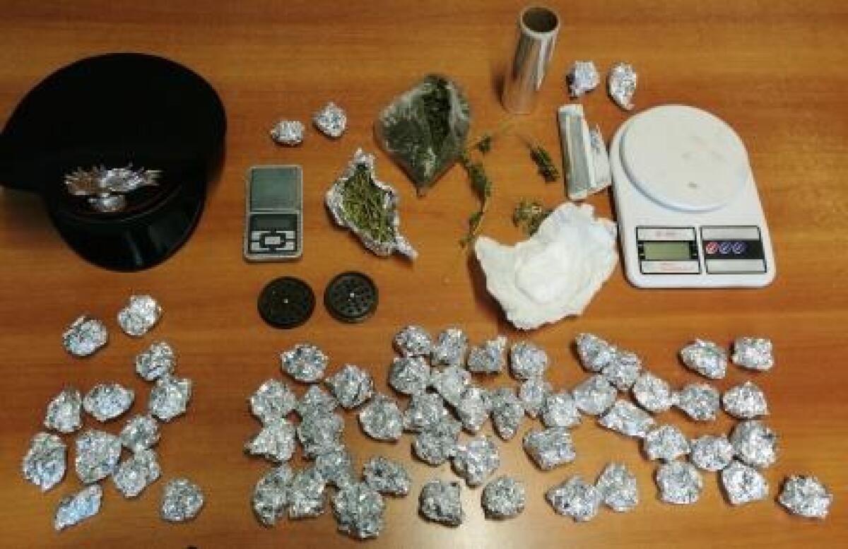 SANTA MARIA DI LICODIA: AUTO TRASFORMATA IN BANCO DI VENDITA DI COCAINA E MARIJUANA - 