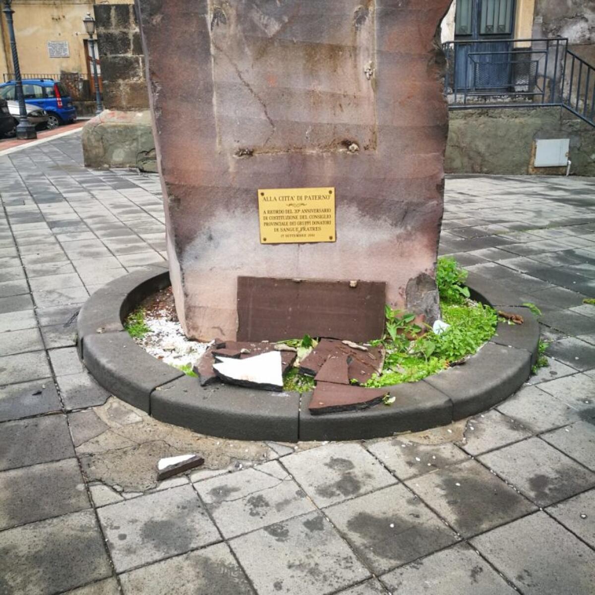 PATERNO’ : ATTO VANDALICO IN PIAZZA SANTA BARBARA - 