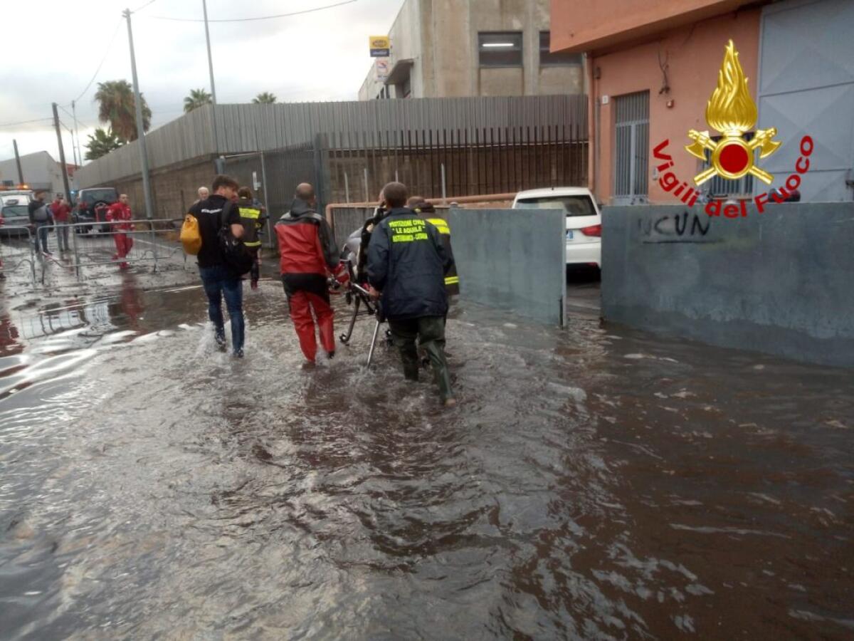 MISTERBIANCO: VIGILI DEL FUOCO SALVANO UNA DONNA CADUTA IN CASA - 