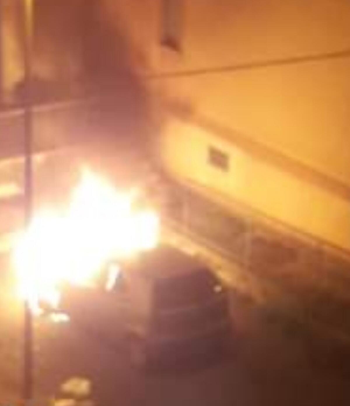 PATERNO': AUTO IN FIAMME NELLA NOTTE - 