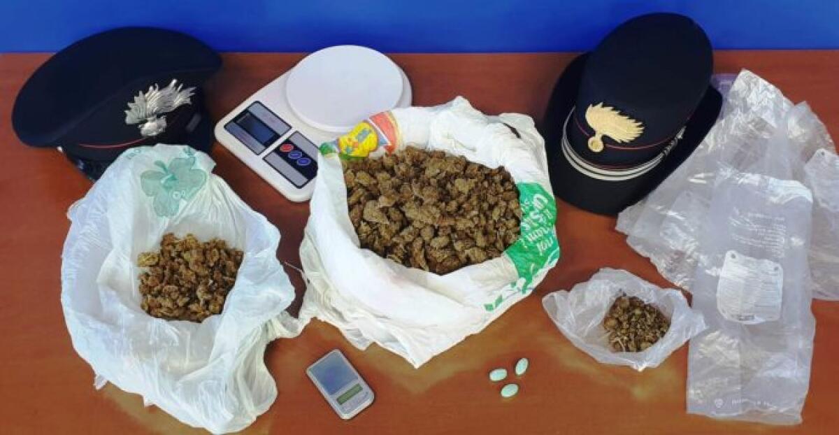 MASCALUCIA: IMPIEGATO ARROTONDAVA SPACCIANDO “FUMO”, ARRESTATO - 