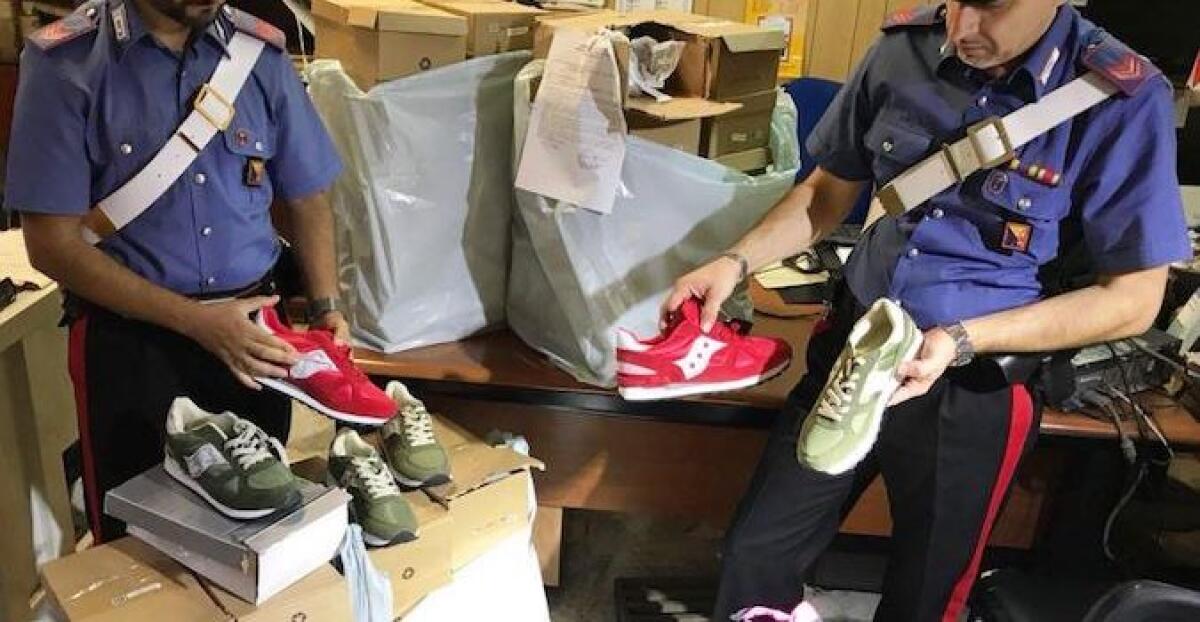 CATANIA: SEQUESTRO DI SCARPE GRIFFATE CONTRAFFATTE, DENUNCIATA TITOLARE DI UN NEGOZIO - 