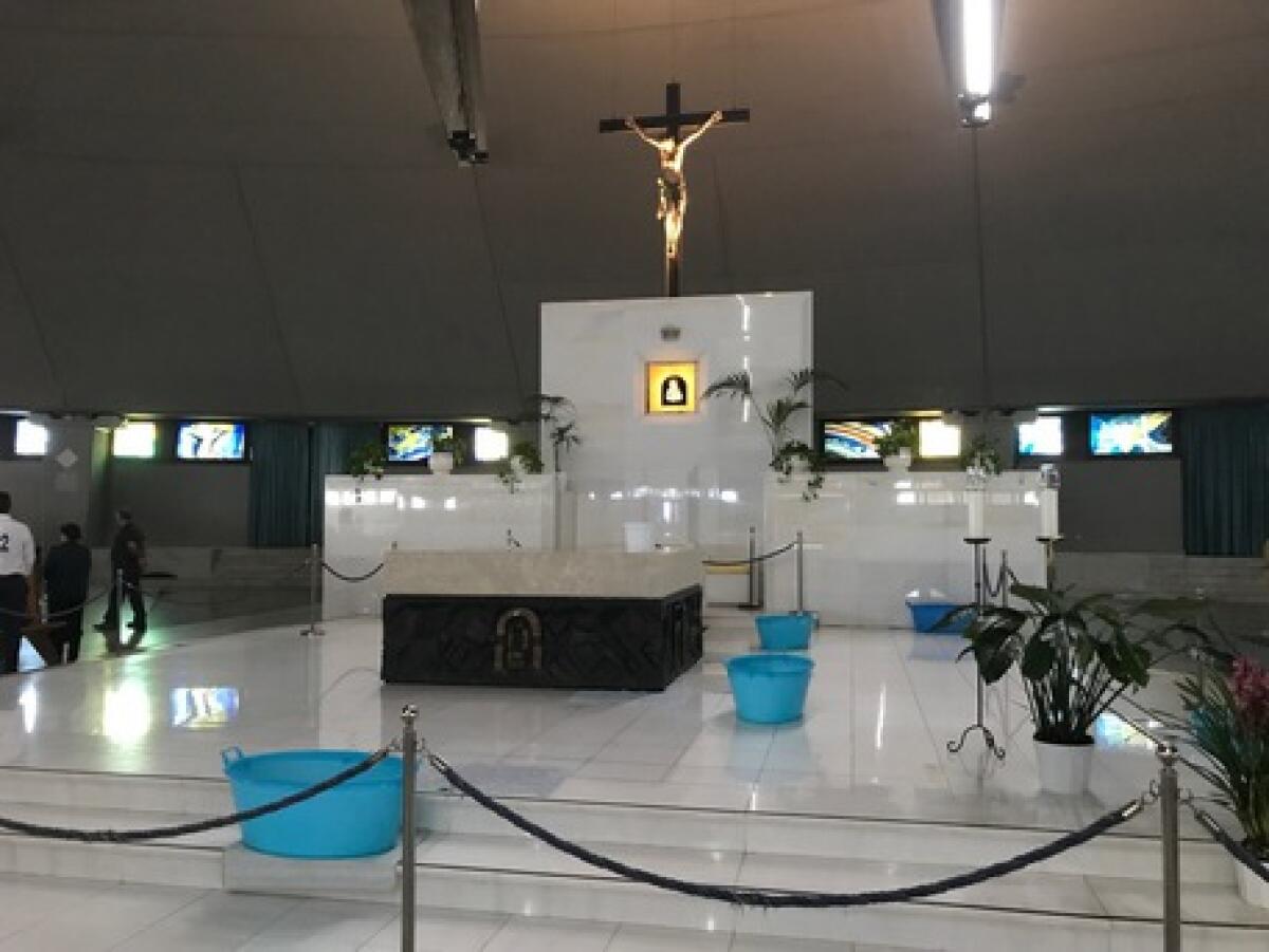 SIRACUSA, PIOVE SU ALTARE DELLA BASILICA DELLA MADONNA DELLE LACRIME - 