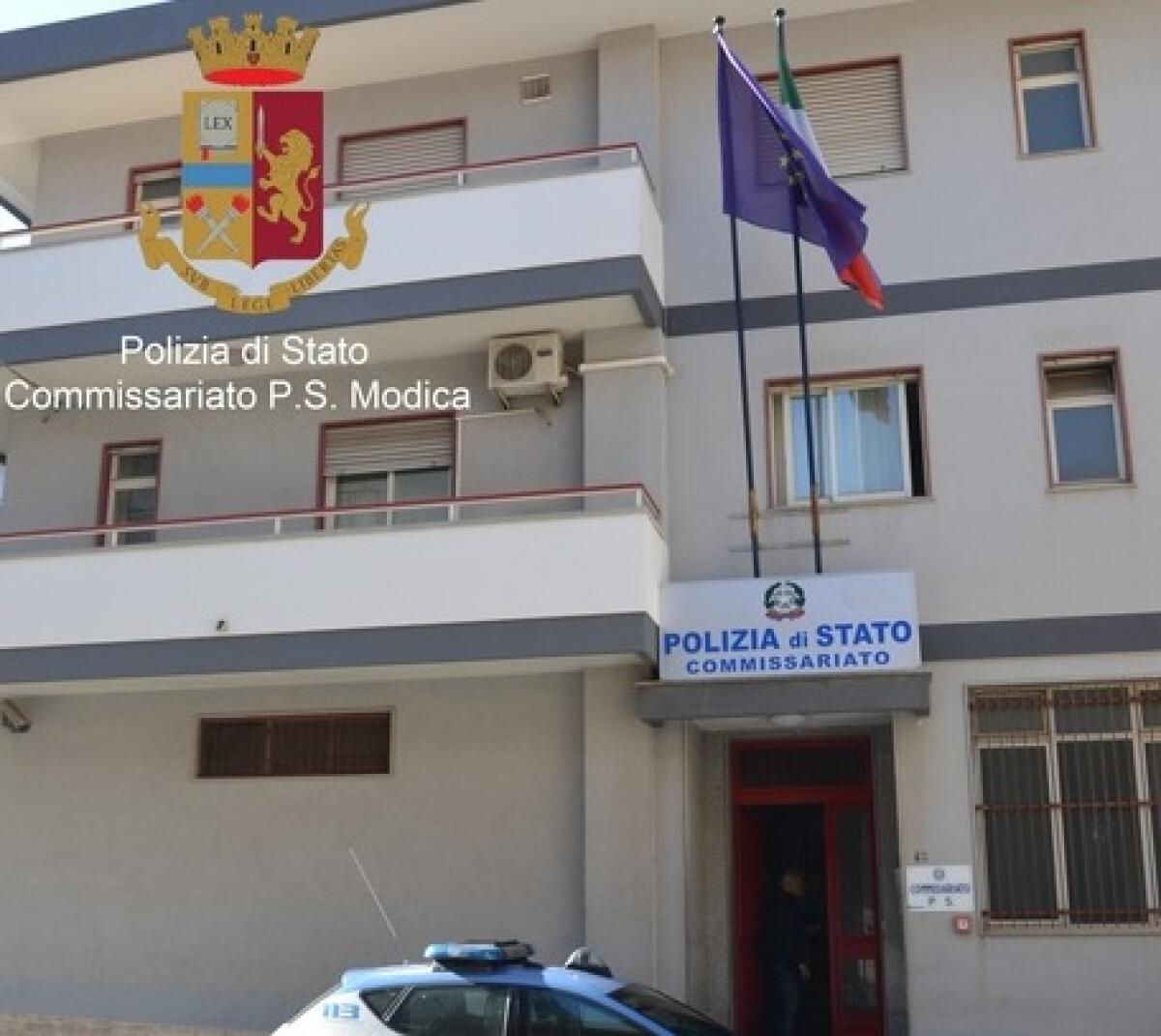 RAGUSA: MOLESTA ALUNNA, ARRESTATO - 