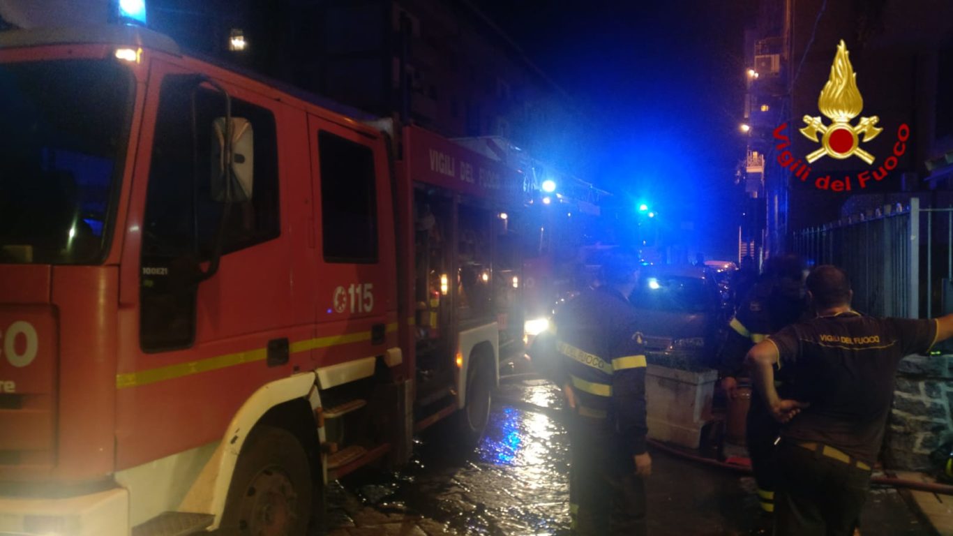 CATANIA: INCENDIO IN UN ABITAZIONE TANTA PAURA, NESSUN FERITO