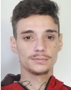 CATANIA: ALLA VISTA DEI POLIZIOTTI TENTA LA FUGA CALANDOSI DA UN BALCONE MA VIENE ARRESTATO