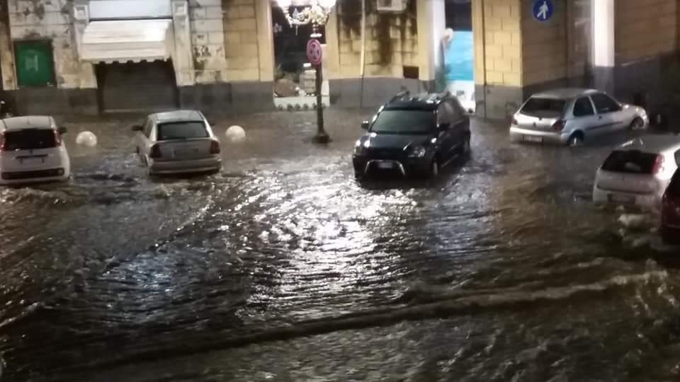 PATERNÒ BOMBA D'ACQUA COLPISCE LA ZONA