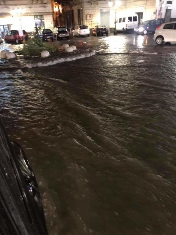PATERNÒ BOMBA D'ACQUA COLPISCE LA ZONA