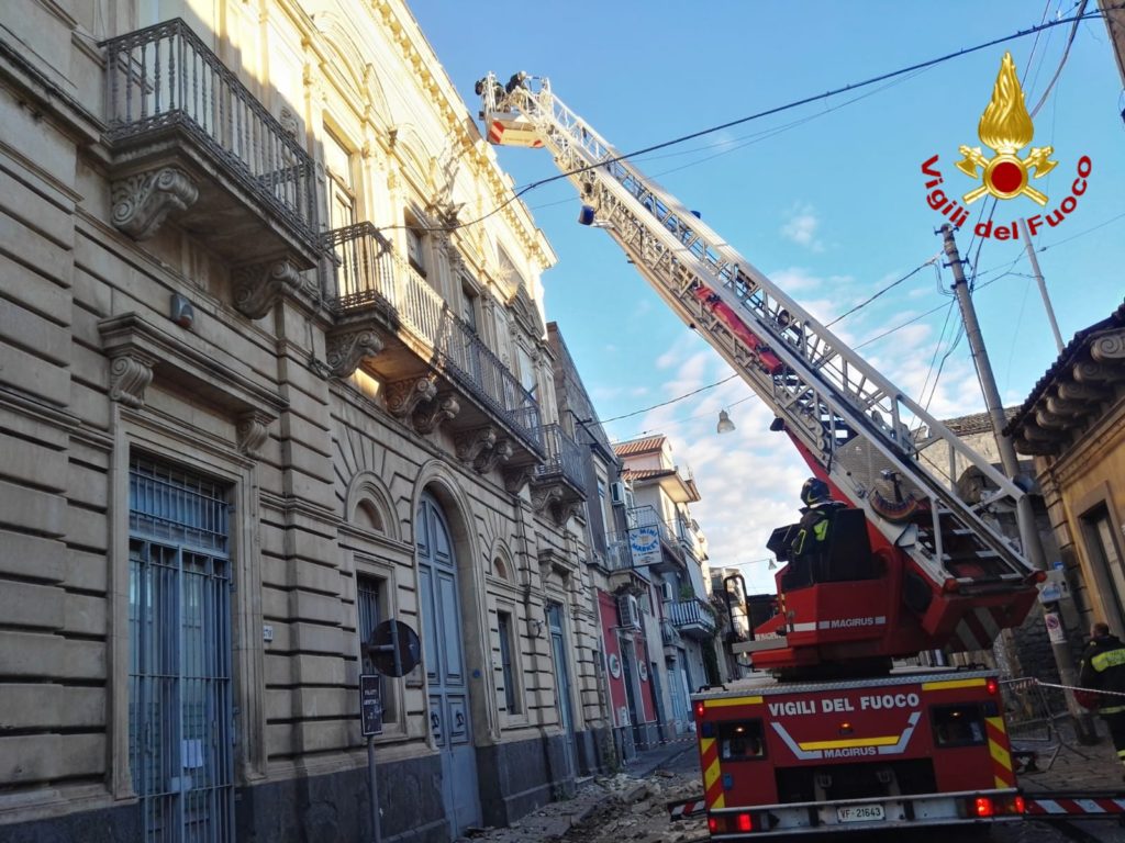 FORTISSIMA SCOSSA DI TERREMOTO , CON EPICENTRO SANTA MARIA DI LICODIA _ LE FOTO