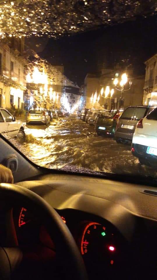 PATERNÒ BOMBA D’ACQUA COLPISCE LA ZONA - FOTO E VIDEO