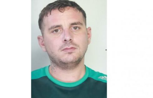 CATANIA: ENTRA IN UNA FARMACIA, MINACCIA I DIPENDENTI E RUBA 200 EURO