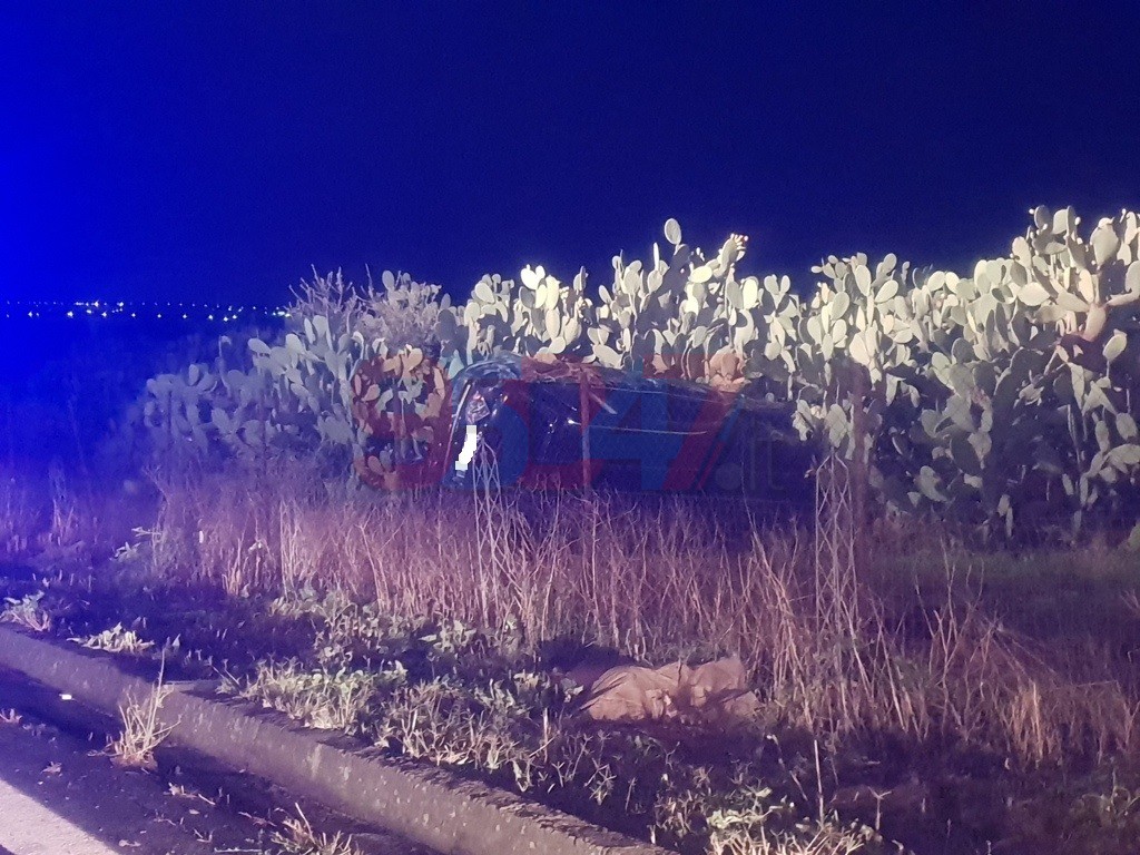 SS121 INCIDENTE, AUTO RIBALTATA
