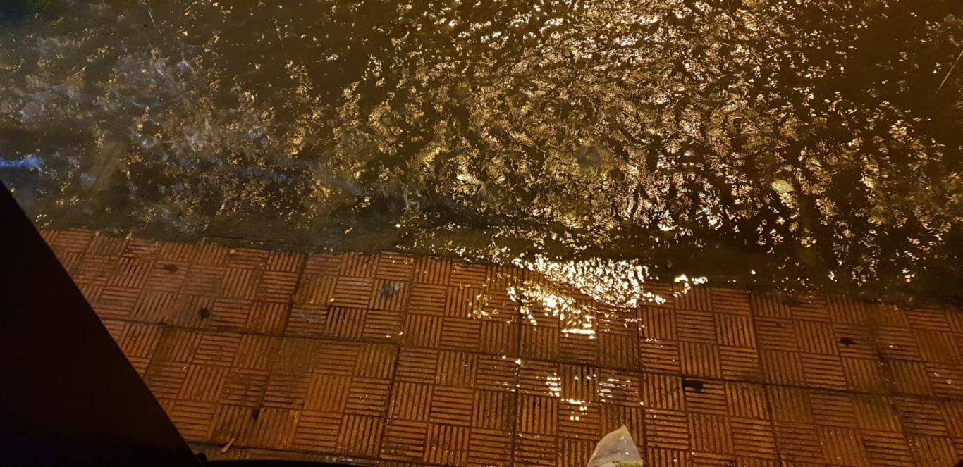 PATERNÒ BOMBA D'ACQUA COLPISCE LA ZONA