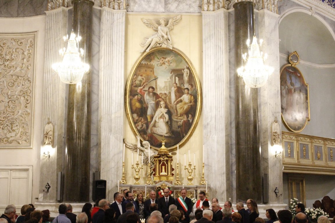 PATERNO': OMAGGIO FLOREALE DEL SINDACO A SANTA BARBARA - FOTO