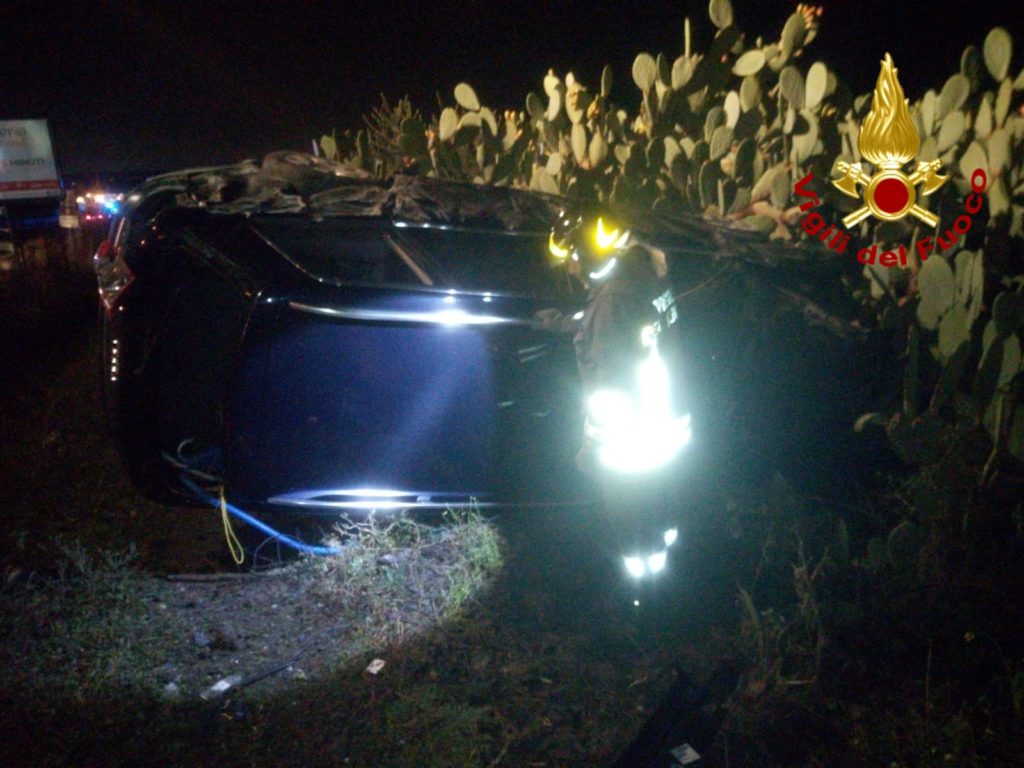SS121 INCIDENTE STRADALE, AUTO FINISCE IN UNA SCARPATA 3 FERITI