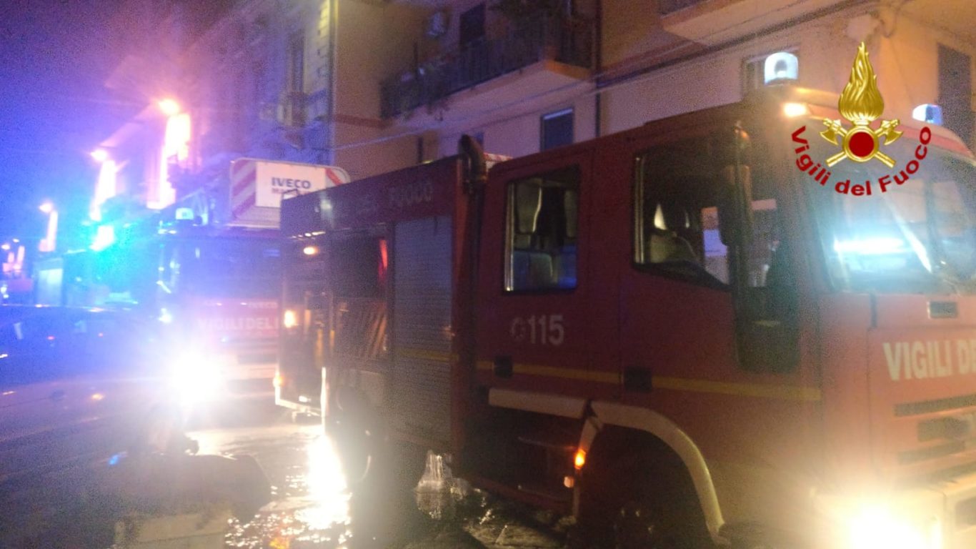 CATANIA: INCENDIO IN UN ABITAZIONE TANTA PAURA, NESSUN FERITO