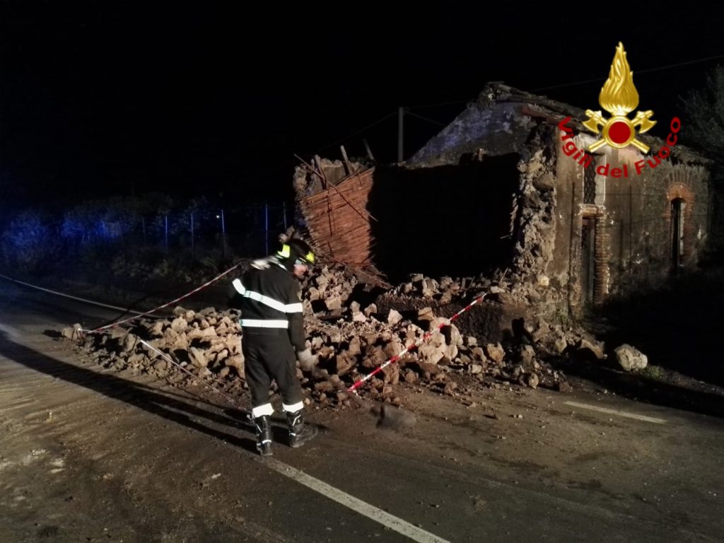 FORTISSIMA SCOSSA DI TERREMOTO , CON EPICENTRO SANTA MARIA DI LICODIA _ LE FOTO