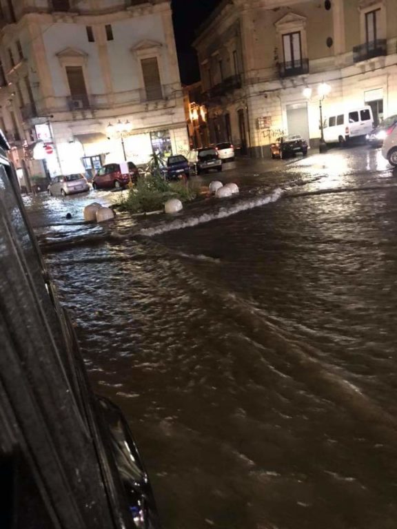 PATERNÒ BOMBA D’ACQUA COLPISCE LA ZONA - FOTO E VIDEO