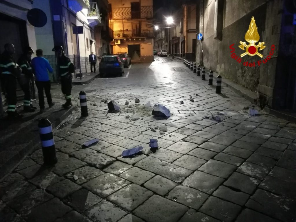 FORTISSIMA SCOSSA DI TERREMOTO , CON EPICENTRO SANTA MARIA DI LICODIA _ LE FOTO