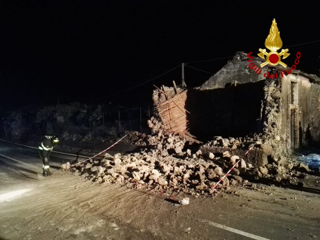 FORTISSIMA SCOSSA DI TERREMOTO , CON EPICENTRO SANTA MARIA DI LICODIA _ LE FOTO