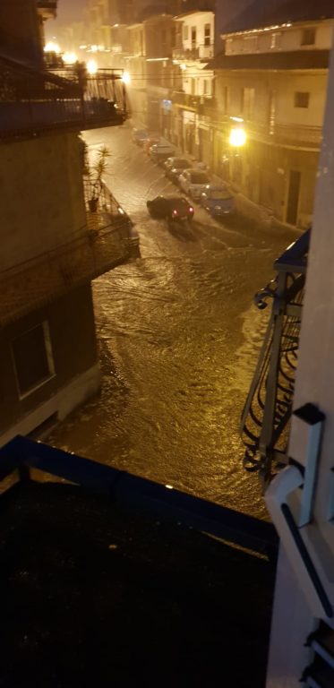 PATERNÒ BOMBA D’ACQUA COLPISCE LA ZONA - FOTO E VIDEO