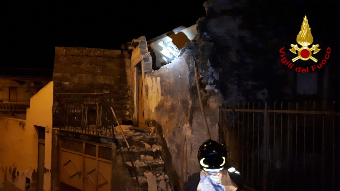 FORTISSIMA SCOSSA DI TERREMOTO , CON EPICENTRO SANTA MARIA DI LICODIA _ LE FOTO