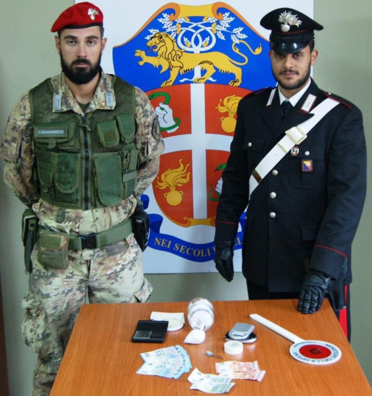 BIANCAVILLA: UNA MADRE DISPERATA SI RIVOLGE AI CARABINIERI: "MIO FIGLIO SI STA ROVINANDO CON LA DROGA", ARRESTATO - 