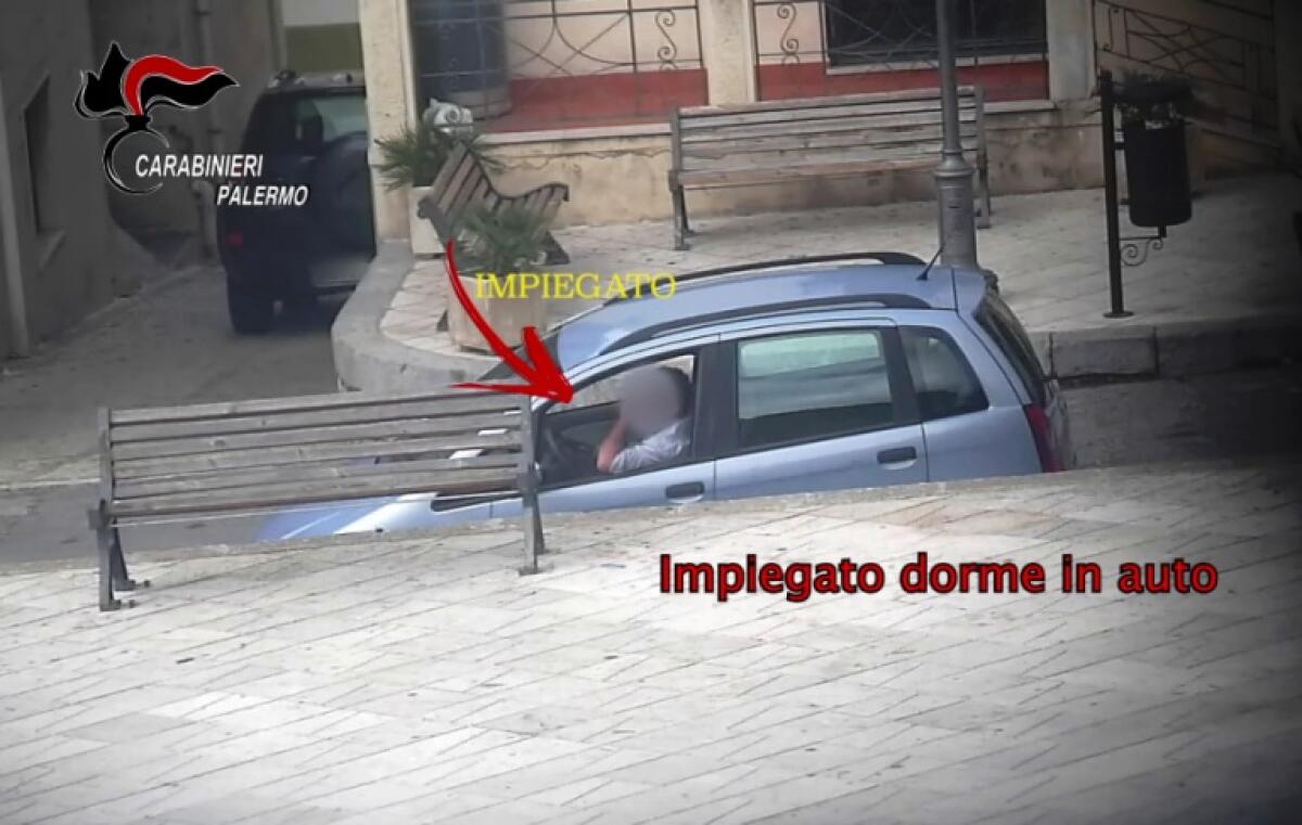 SI ASSENTAVANO DA LAVORO PER GIOCARE A SLOT MACHINE, INDAGATI - 