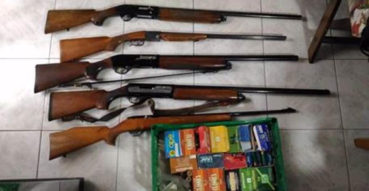 CATANIA: MINACCIA DI MORTE IL VICINO: SEQUESTRATI 5 FUCILI E OLTRE MILLE CARTUCCE - 