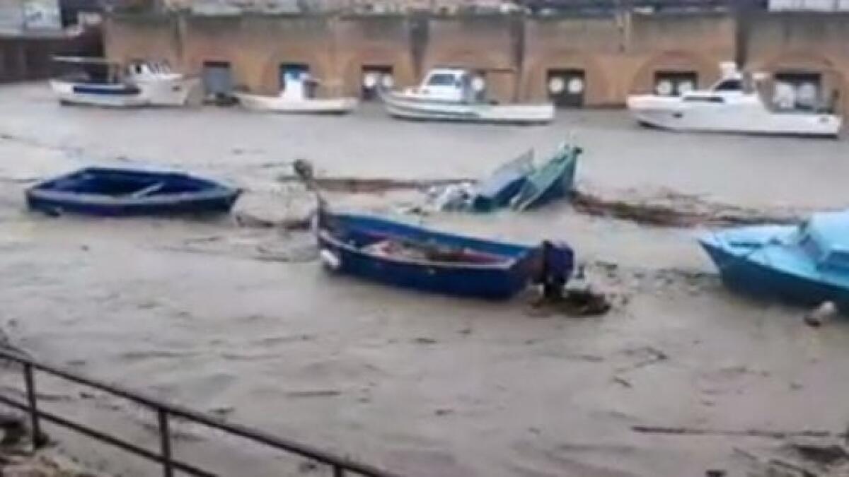 MALTEMPO, ESONDA UN FIUME A MAZARA DEL VALLO: CITTÀ ALLAGATA, GENTE SUI TETTI - 