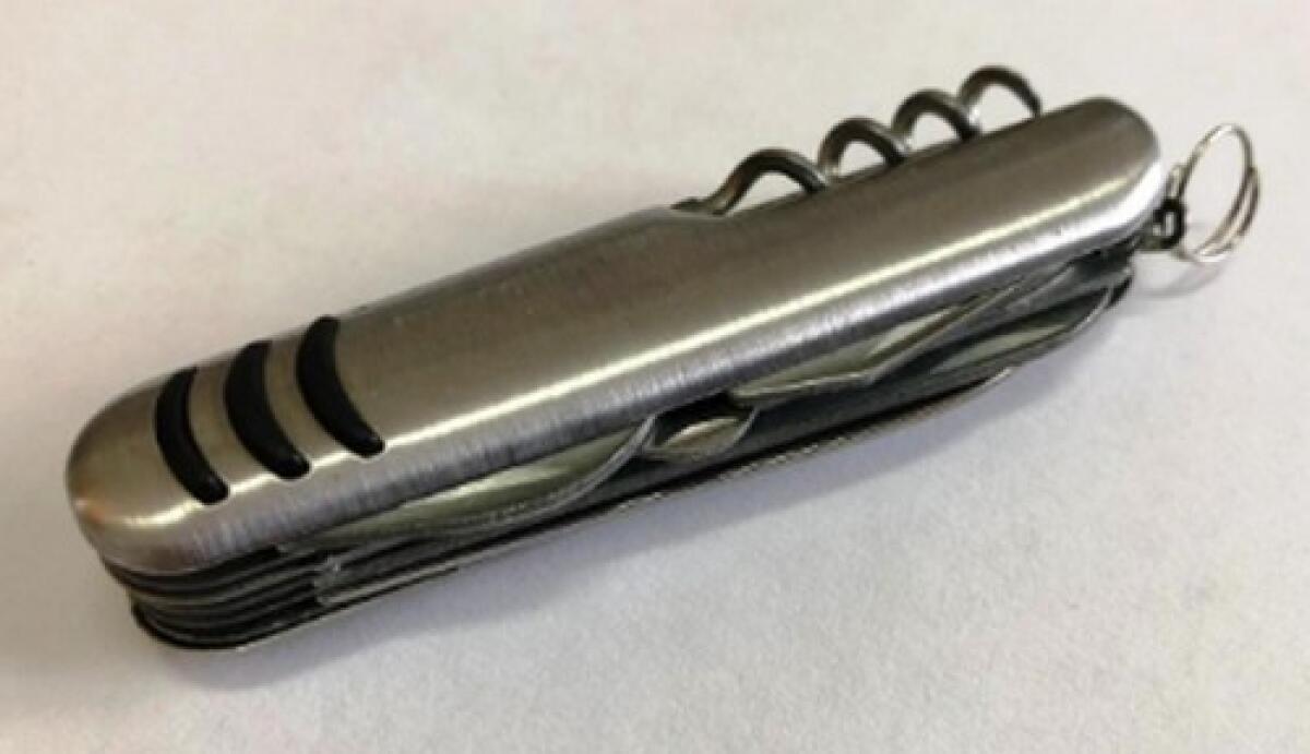 PATERNO': AGGREDISCE CON UN COLTELLO LA SUA COMPAGNA, IL FIGLIO CHIAMA AIUTO E LO FA ARRESTARE - 