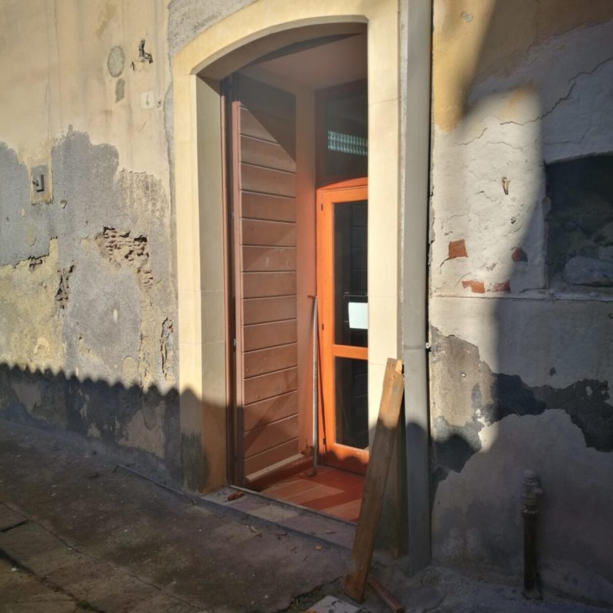 PATERNO' TENTATIVO DI SCASSO ALLA BIBLIOTECA COMUNALE - 