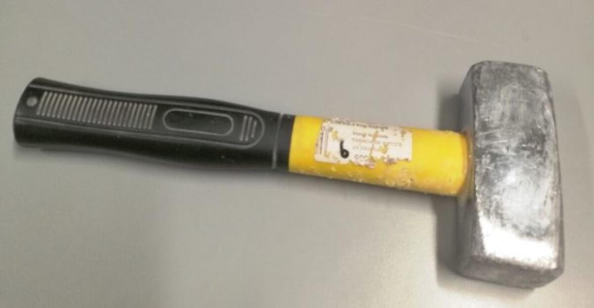 SANTA MARIA DI LICODIA: PRENDE A MARTELLATE IL PADRE PER L’EREDITÀ. IN MANETTE 48ENNE - 