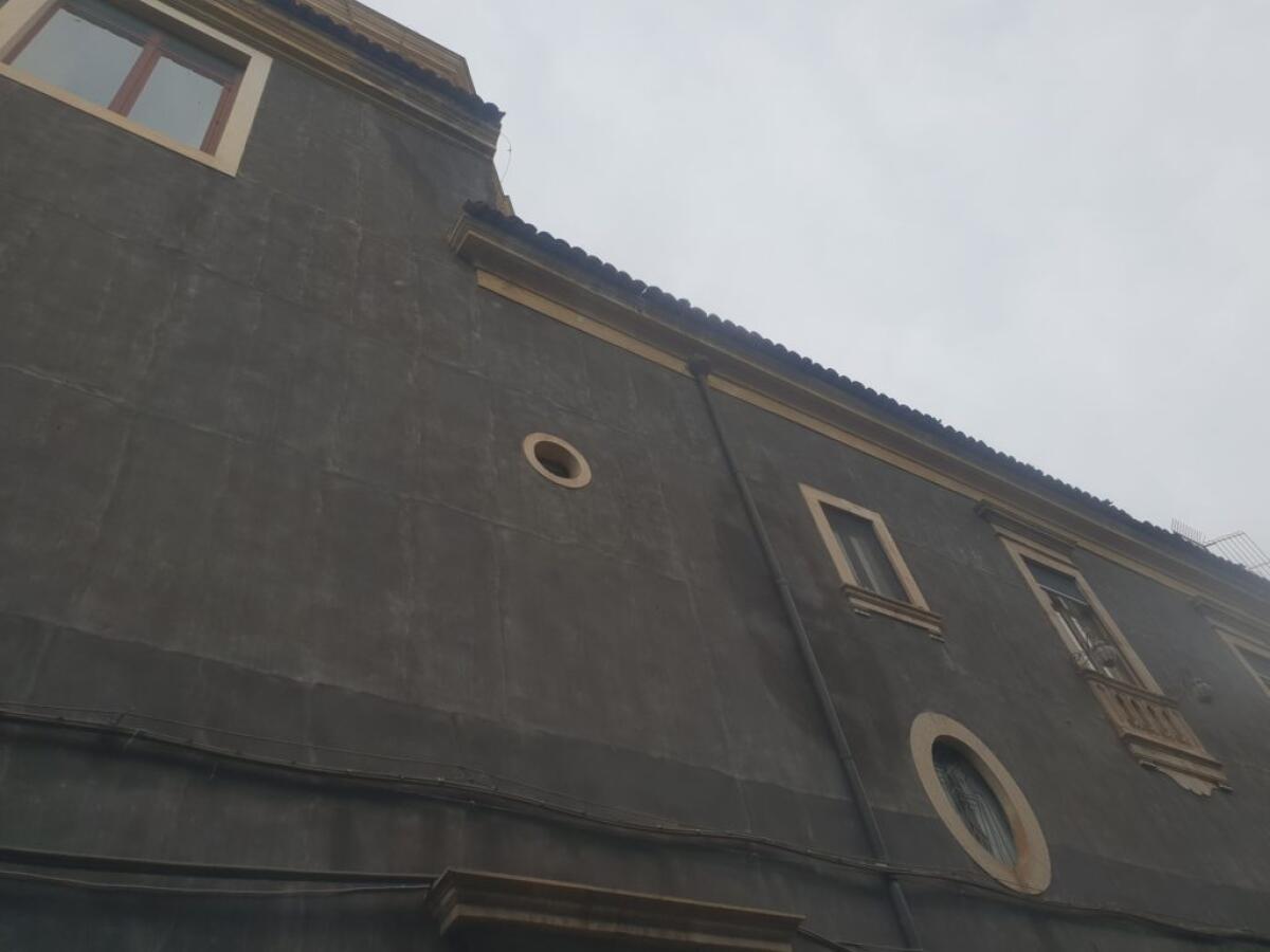 PATERNÒ: CADUTA CALCINACCI DALLA CHIESA DI SANTA BARBARA - 