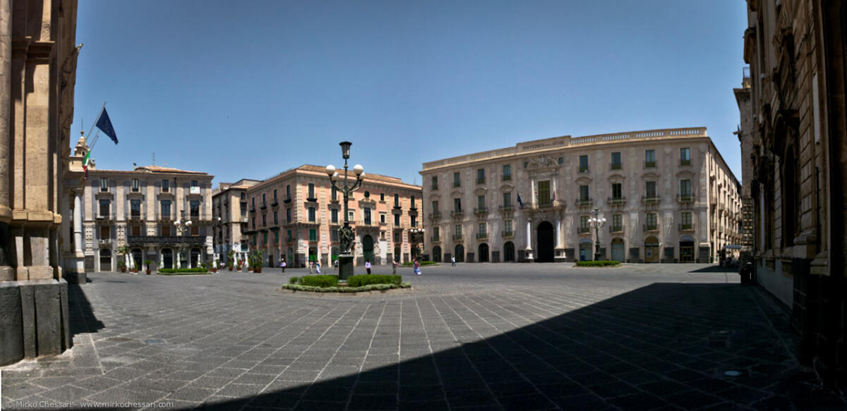 CATANIA: IN PIAZZA UNIVERSITÀ UNA PISTA DI PATTINAGGIO SUL GHIACCIO - 
