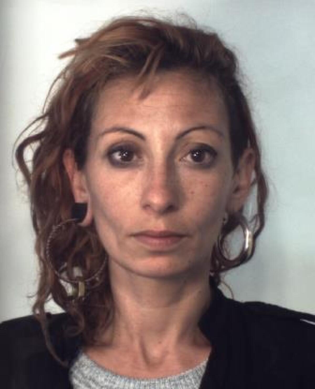 CATANIA: COLTA IN FLAGRANTE MENTRE RUBA IN UN NEGOZIO H&M DI CATANIA - 