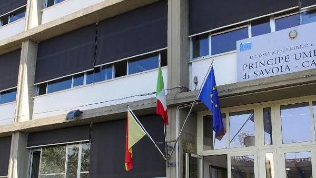 TRAGEDIA AL LICEO PRINCIPE UMBERTO DI CATANIA, STUDENTE MUORE PER ARRESTO CARDIACO - 