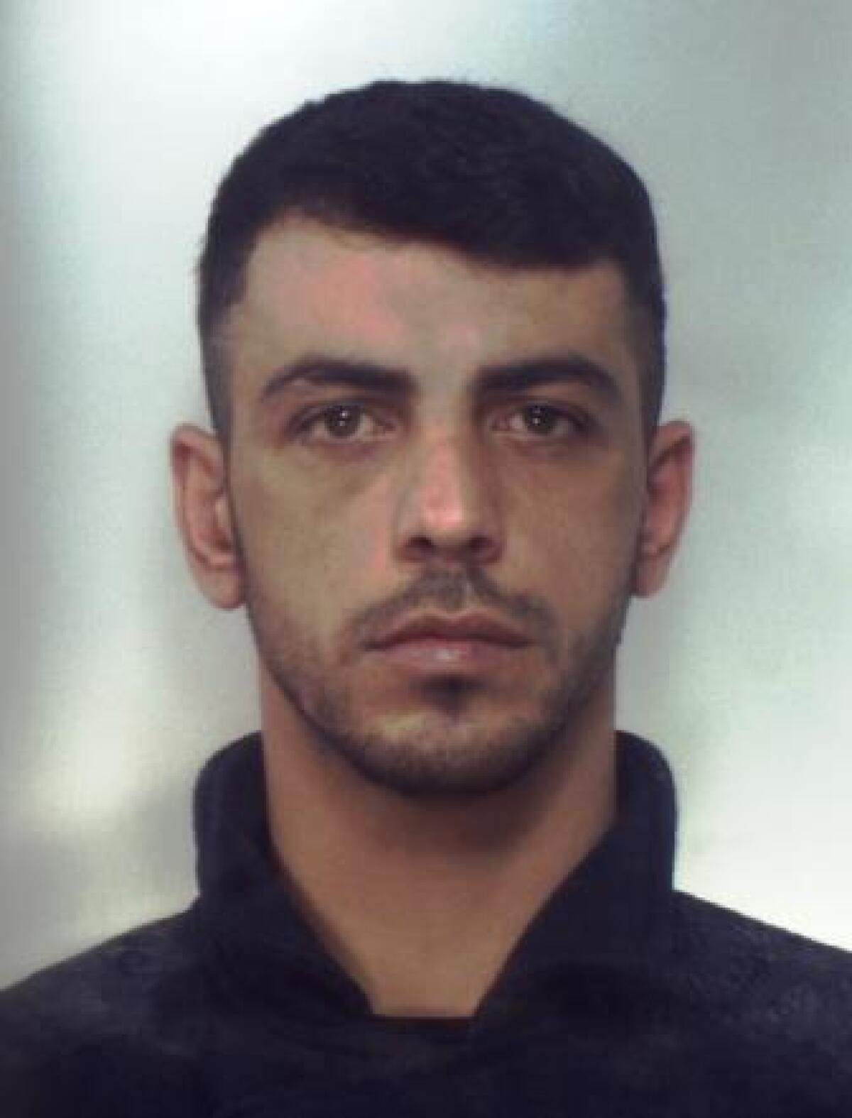 PALAGONIA: NASCONDEVA LA “COCAINA” NELLE SCARPE E IL BILANCINO NEGLI SLIP, ARRESTATO - 