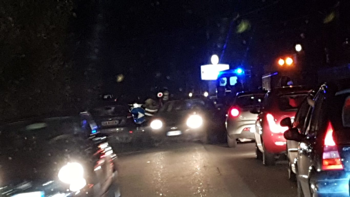 S.M.DI LICODIA: SCONTRO FRONTALE IN VIA DE GASPERI - LE FOTO