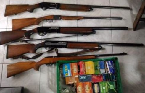 CATANIA: MINACCIA DI MORTE IL VICINO: SEQUESTRATI 5 FUCILI E OLTRE MILLE CARTUCCE