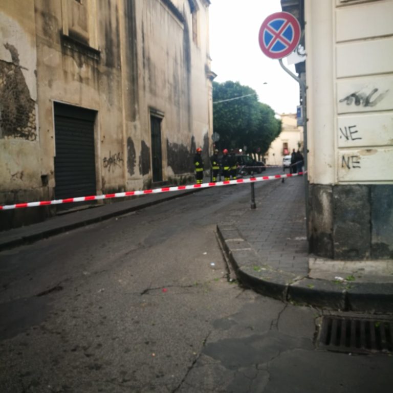 FUGA DI GAS IN VIA TEATRO: UFFICIO POSTALE E STRADA CHIUSA, VIGILI DEL FUOCO SUL POSTO